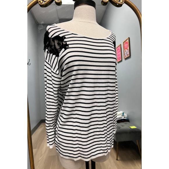 Elliott Lauren Sweaters - Elliott Lauren Sweater Women S White Black Excellent Lace Shoulder Tie Back Top